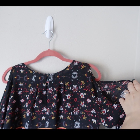 Boho Romeo&Juliet Couture bell sleeved flowy top - Picture 7 of 8